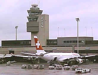 Swissair: Das Grounding des nationalen Mythos
 mit dem Schweizerkreuz an der Heckflosse